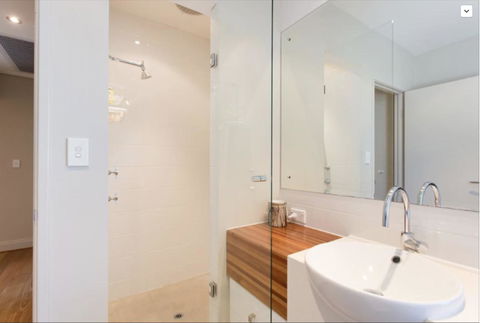 Adele's Luxury South Beach Apartment With King Bed - Accommodation Georgetown 16