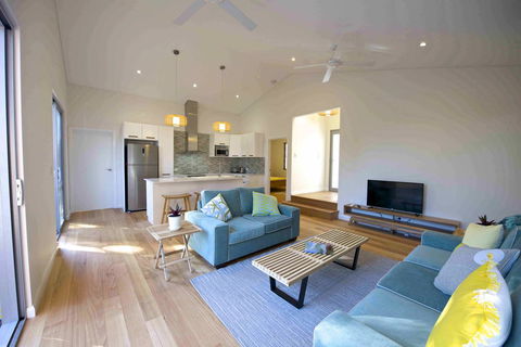 Sunny Blinco Street House - Accommodation Georgetown 2