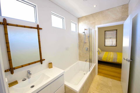 Sunny Blinco Street House - Accommodation Georgetown 9