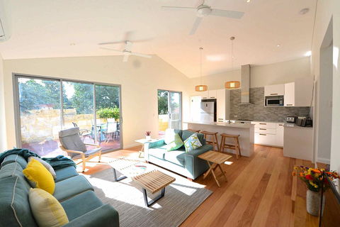 Sunny Blinco Street House - Accommodation Georgetown 0