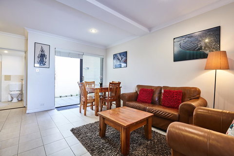 Fremantle Townhouse Unit 6 - Accommodation Georgetown 1