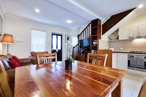 Fremantle Townhouse Unit 6 - Accommodation Georgetown 0