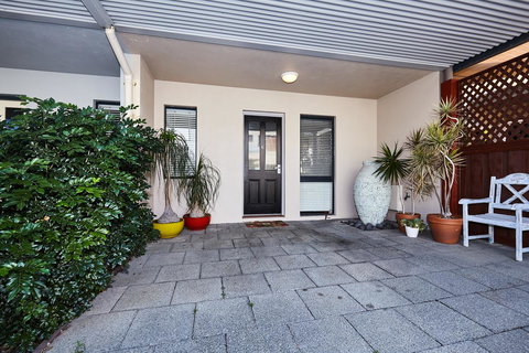Fremantle Townhouse Unit 6 - Accommodation Georgetown 11