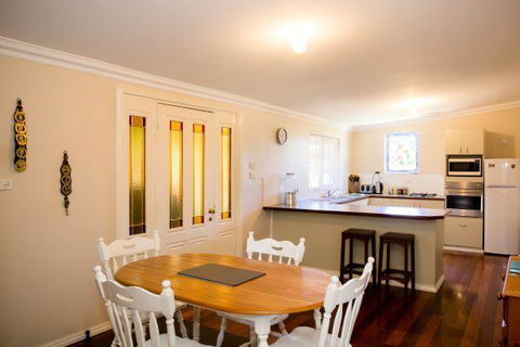 Yvonnes Rest Holiday Home - Accommodation Georgetown 0