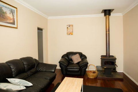 Yvonnes Rest Holiday Home - Accommodation Georgetown 7