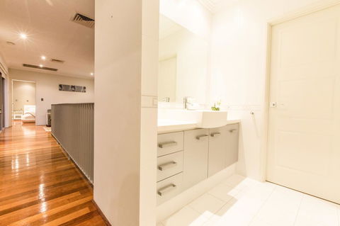 Ambar Villa Between City And Freo - Accommodation Georgetown 18