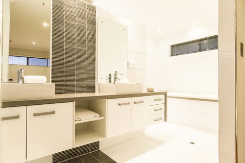 Ambar Villa Between City And Freo - Accommodation Georgetown 25