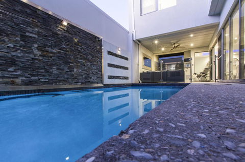 Ambar Villa Between City And Freo - Accommodation Georgetown 4