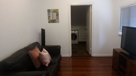 Leisurely Manor - Spacious Three Bedroom Home In Fremantle - Accommodation Georgetown 11