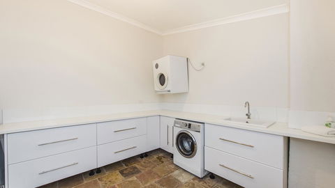 Leisurely Manor - Spacious Three Bedroom Home In Fremantle - Accommodation Georgetown 9