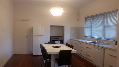 Leisurely Manor - Spacious Three Bedroom Home In Fremantle - Accommodation Georgetown 3