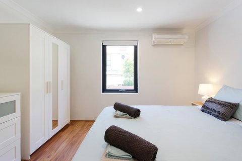 Monument Hill Townhouse - Fremantle - Accommodation Georgetown 7