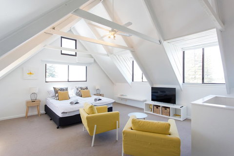 Monument Hill Townhouse - Fremantle - Accommodation Georgetown 0