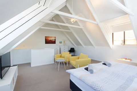 Monument Hill Townhouse - Fremantle - Accommodation Georgetown 2