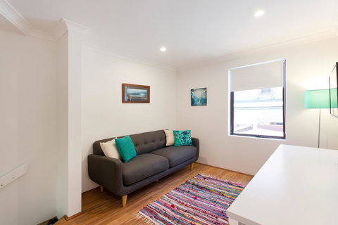 Monument Hill Townhouse - Fremantle - Accommodation Georgetown 9