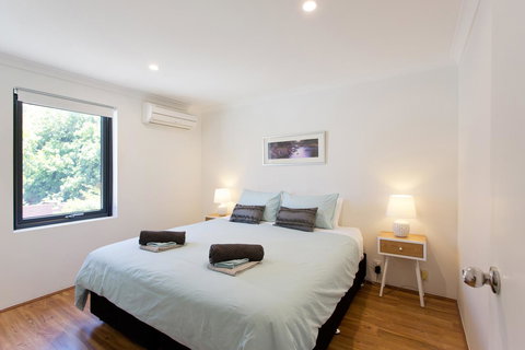 Monument Hill Townhouse - Fremantle - Accommodation Georgetown 6