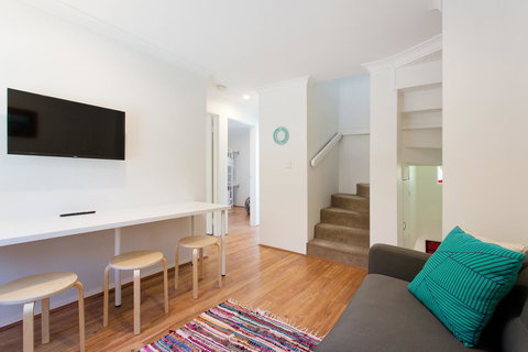 Monument Hill Townhouse - Fremantle - Accommodation Georgetown 10