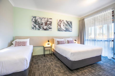 Nightcap At Wanneroo Tavern - Accommodation Georgetown 2