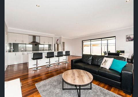 Vacation Home - Accommodation Georgetown 9