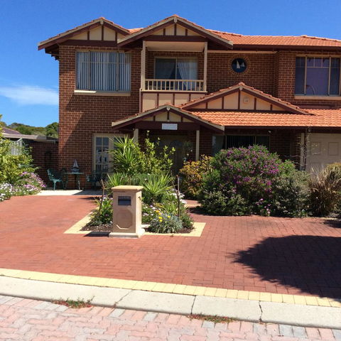 Crossland House - Accommodation Georgetown 10