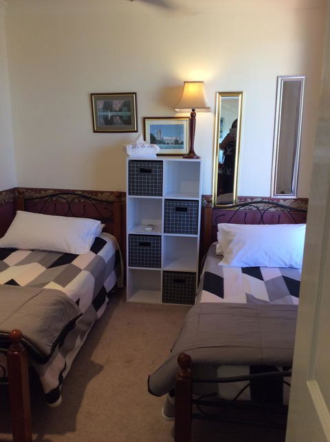 Crossland House - Accommodation Georgetown 11