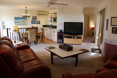 Crossland House - Accommodation Georgetown 19