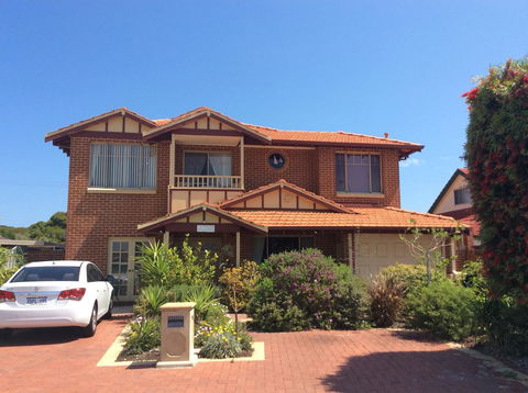 Crossland House - Accommodation Georgetown 0