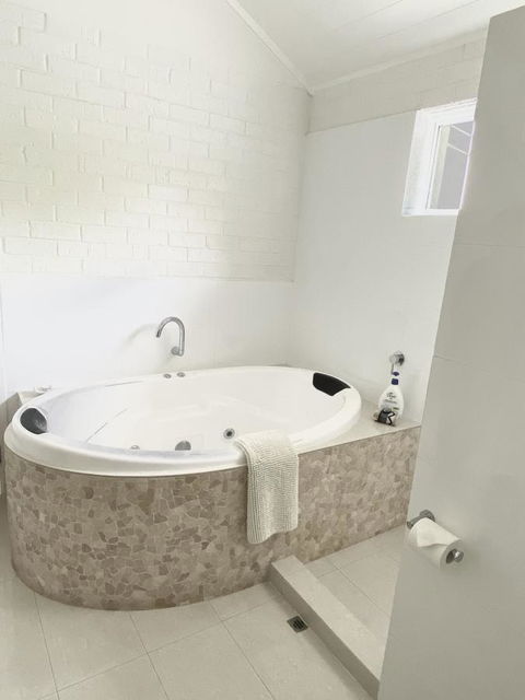 Whitesands Holiday Villas - Accommodation Georgetown 5