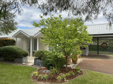 Whitesands Holiday Villas - Accommodation Georgetown 1