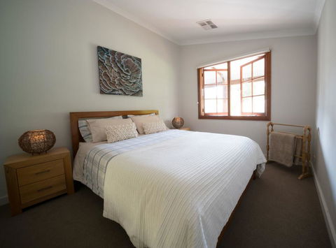 The Farmhouse - Accommodation Georgetown 6