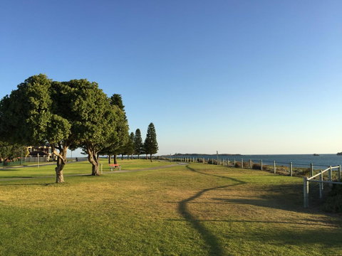 The Royal Dolphin Bed & Breakfast Safety Bay - Accommodation Georgetown 23