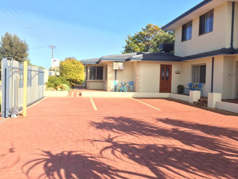 The Royal Dolphin Bed & Breakfast Safety Bay - Accommodation Georgetown 7
