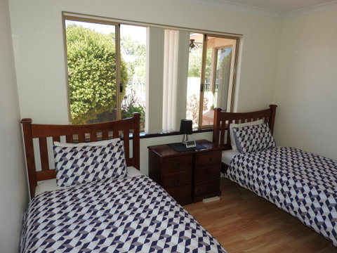 The Royal Dolphin Bed & Breakfast Safety Bay - Accommodation Georgetown 16