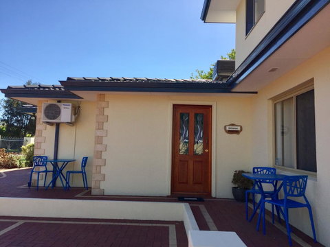 The Royal Dolphin Bed & Breakfast Safety Bay - Accommodation Georgetown 25