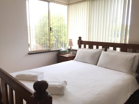 The Royal Dolphin Bed & Breakfast Safety Bay - Accommodation Georgetown 5