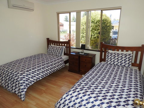 The Royal Dolphin Bed & Breakfast Safety Bay - Accommodation Georgetown 15