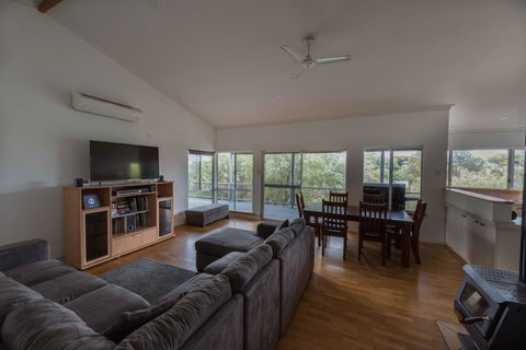 Peppy Beach Ocean Views - Accommodation Georgetown 4