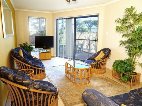 Scarborough & Absolutely Beachfront - Accommodation Georgetown 10