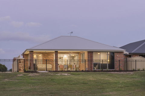 15 Cabot Close - Accommodation Georgetown 23