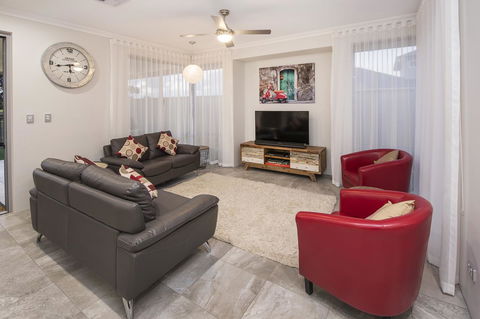 15 Cabot Close - Accommodation Georgetown 14