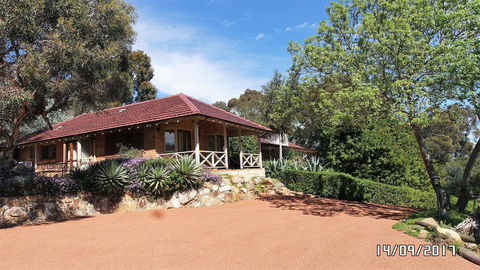 Eleebana Guest House - Accommodation Georgetown 0