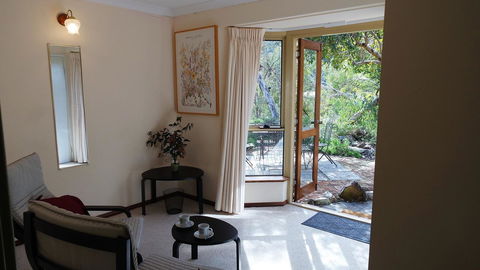 Eleebana Guest House - Accommodation Georgetown 2