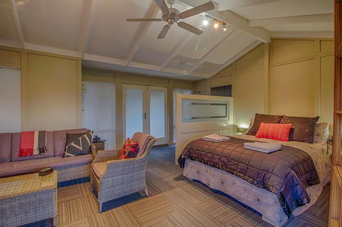 Windfall Estate Vineyard Cottage - Accommodation Georgetown 0