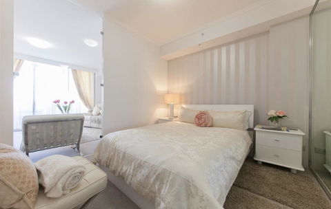 Perth Luxury City Apartment- Free Parking - Accommodation Georgetown 4