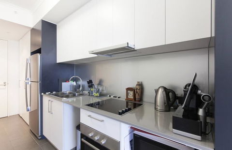 Perth Luxury City Apartment- Free Parking - Accommodation Georgetown 3