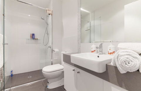 Perth Luxury City Apartment- Free Parking - Accommodation Georgetown 7