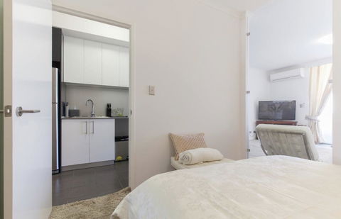 Perth Luxury City Apartment- Free Parking - Accommodation Georgetown 8