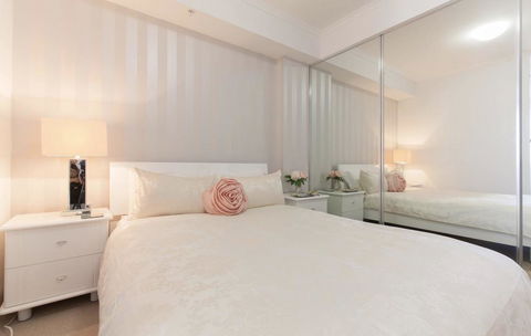 Perth Luxury City Apartment- Free Parking - Accommodation Georgetown 2