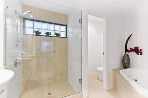 The Executive Penthouse - Accommodation Georgetown 9