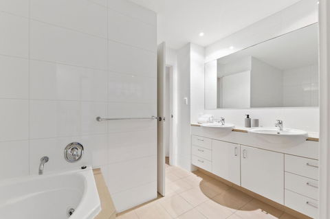 The Executive Penthouse - Accommodation Georgetown 10